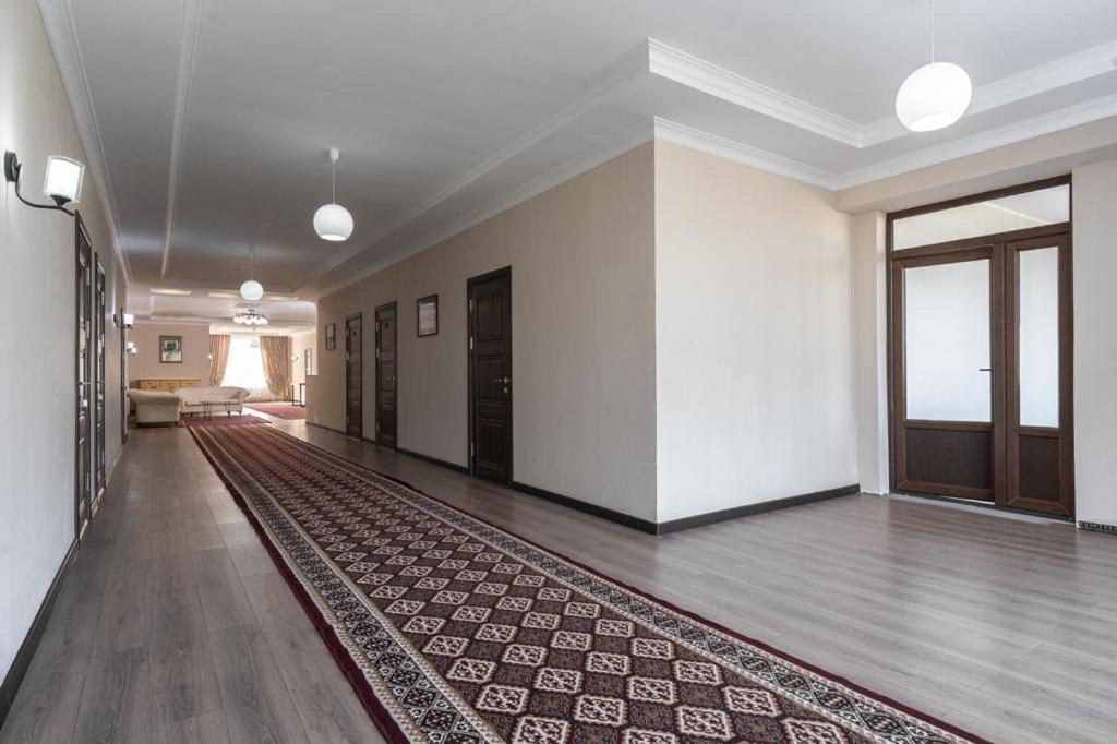 Muras Hotel Karakol Buitenkant foto