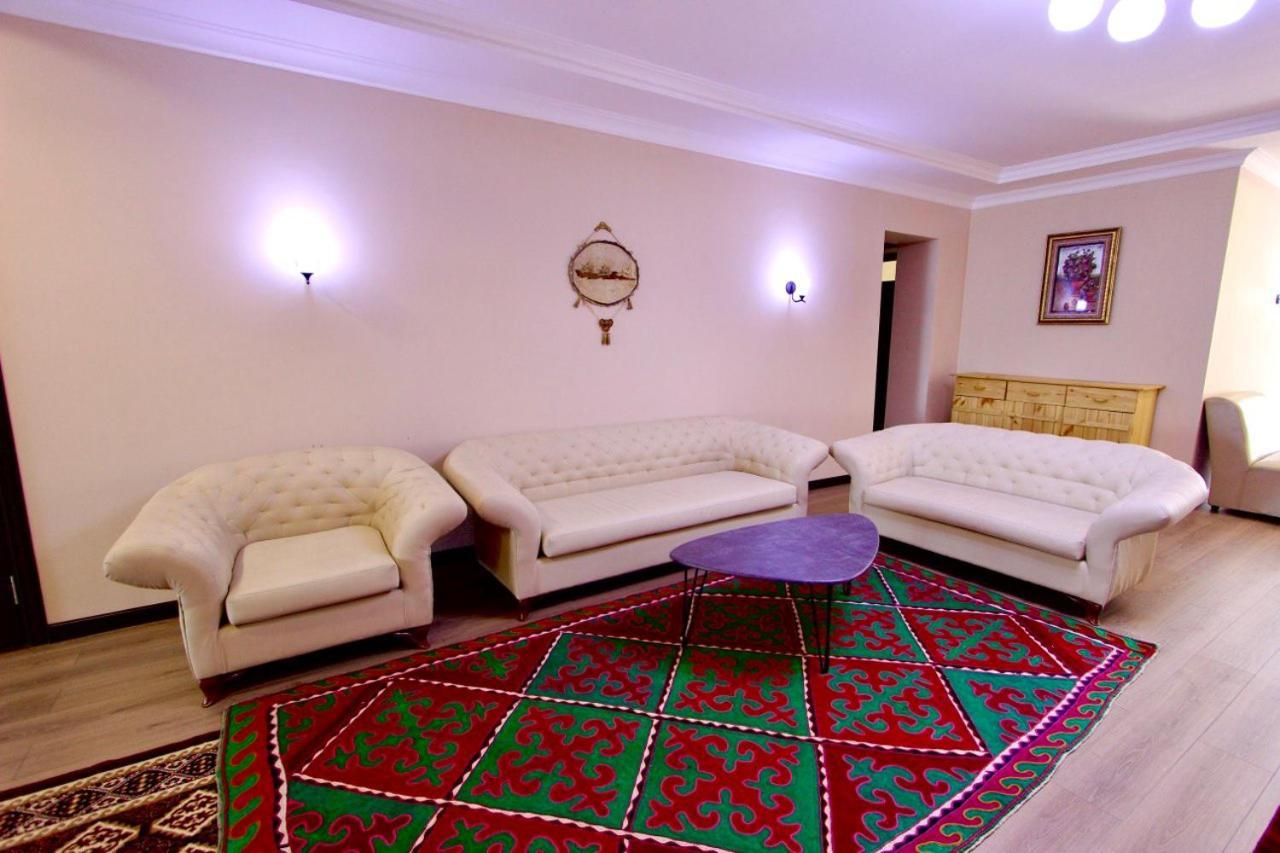 Muras Hotel Karakol Buitenkant foto