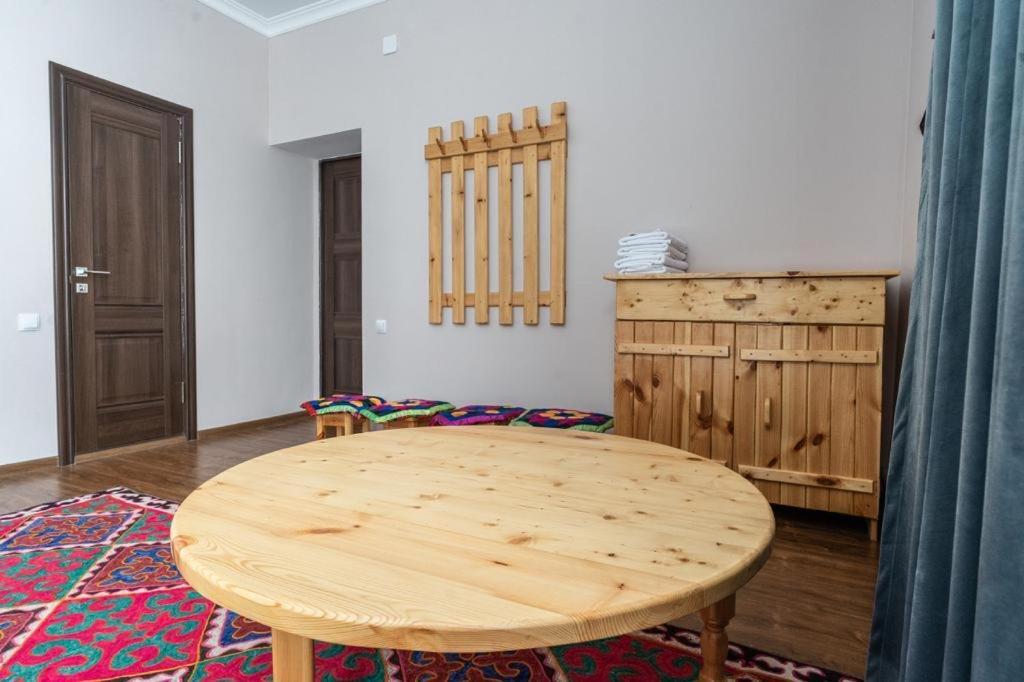 Muras Hotel Karakol Buitenkant foto