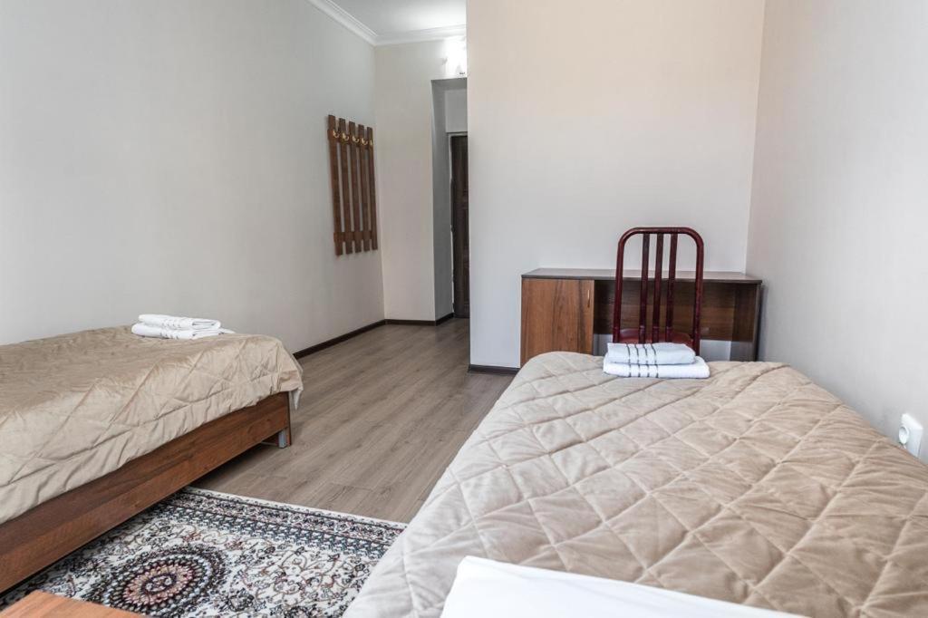 Muras Hotel Karakol Buitenkant foto
