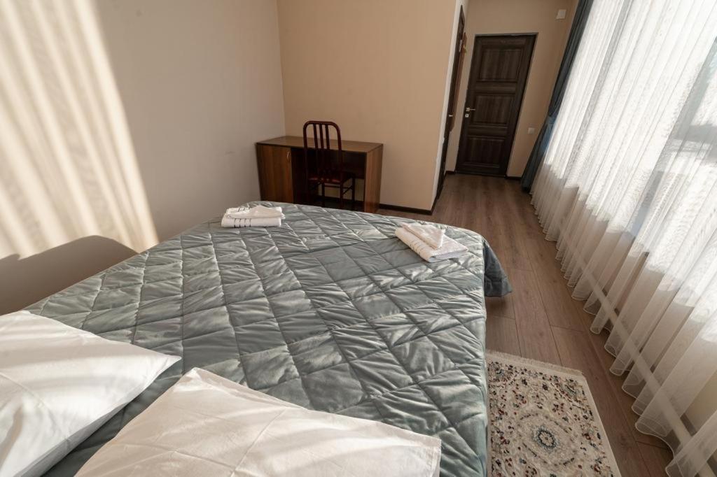 Muras Hotel Karakol Buitenkant foto