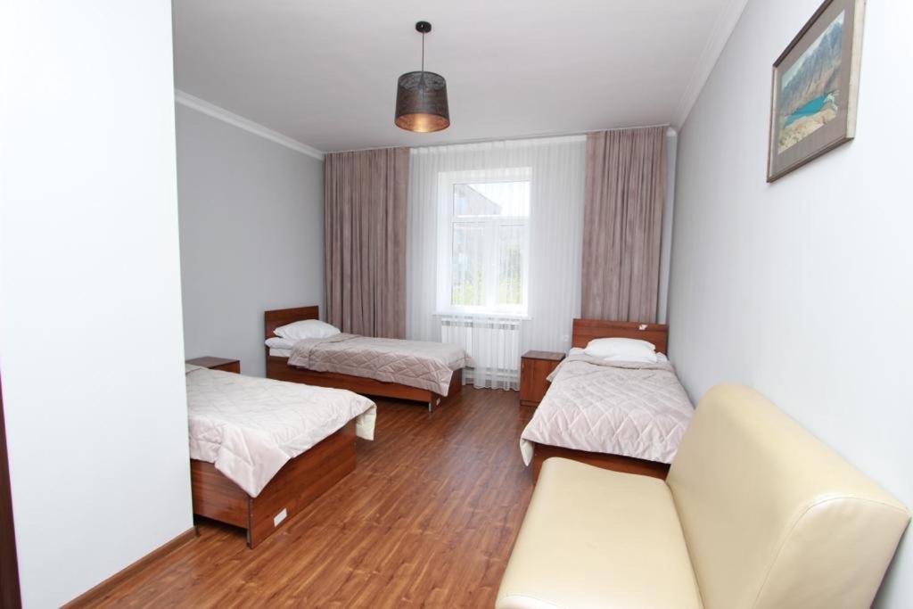 Muras Hotel Karakol Buitenkant foto