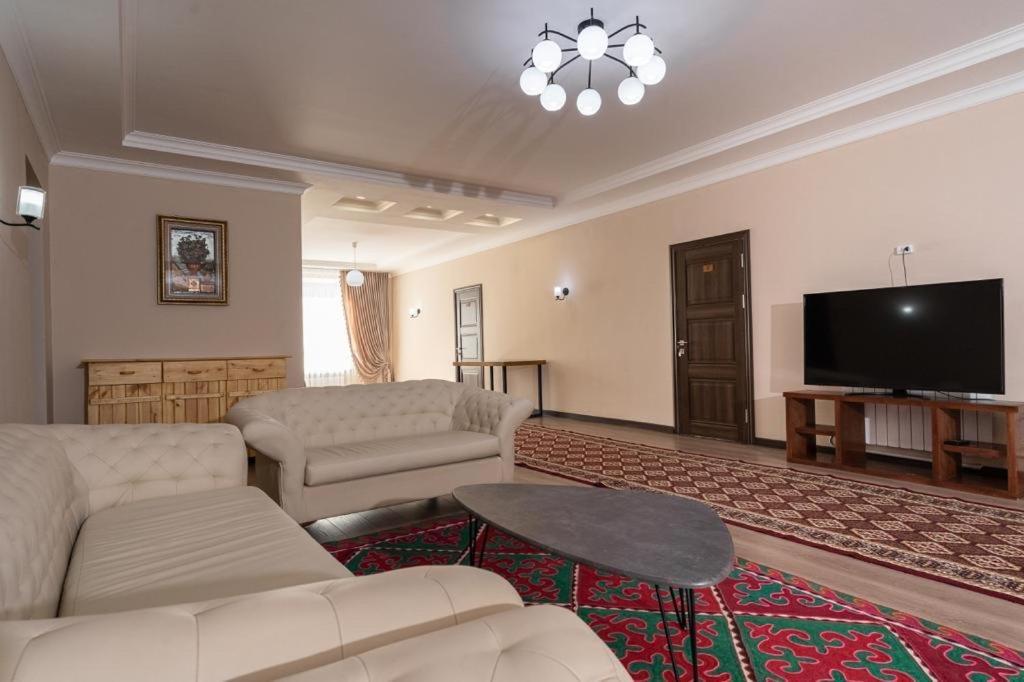 Muras Hotel Karakol Buitenkant foto