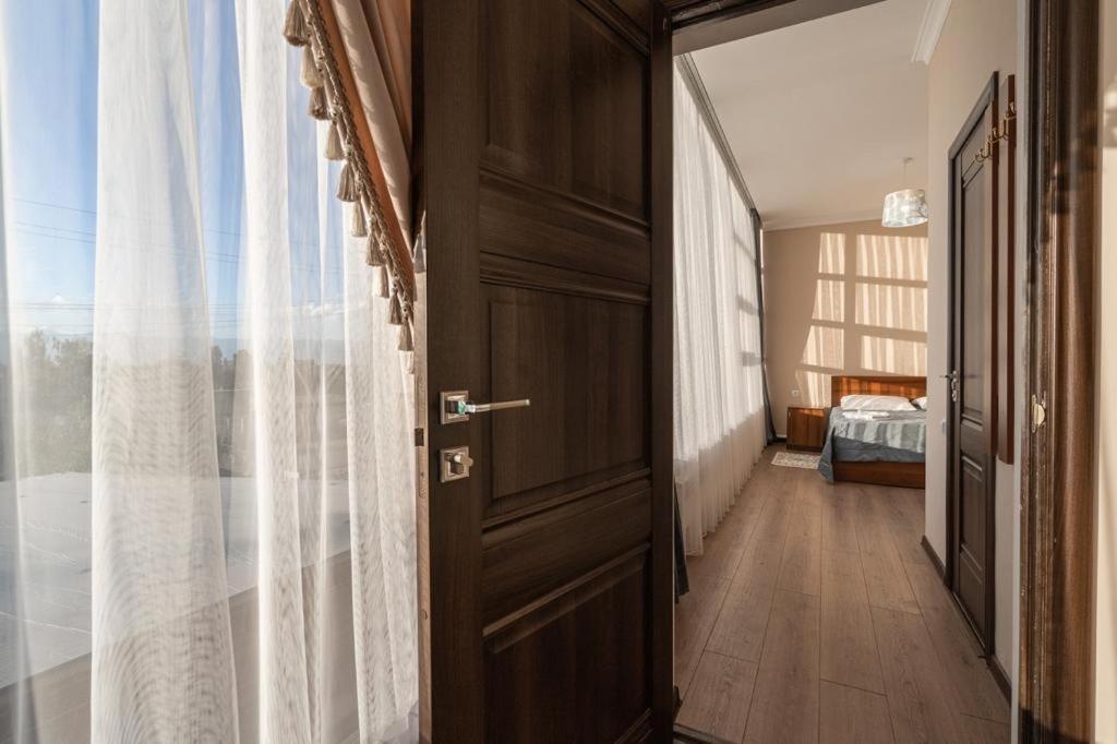 Muras Hotel Karakol Buitenkant foto